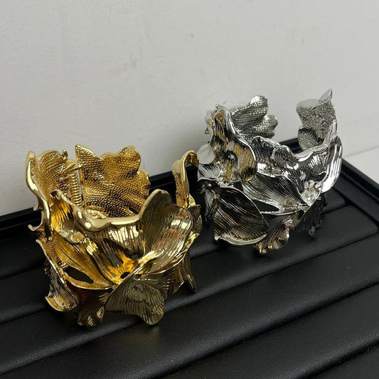 Structured bracelet