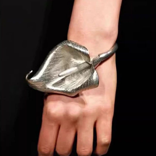 Tulip hand cuff